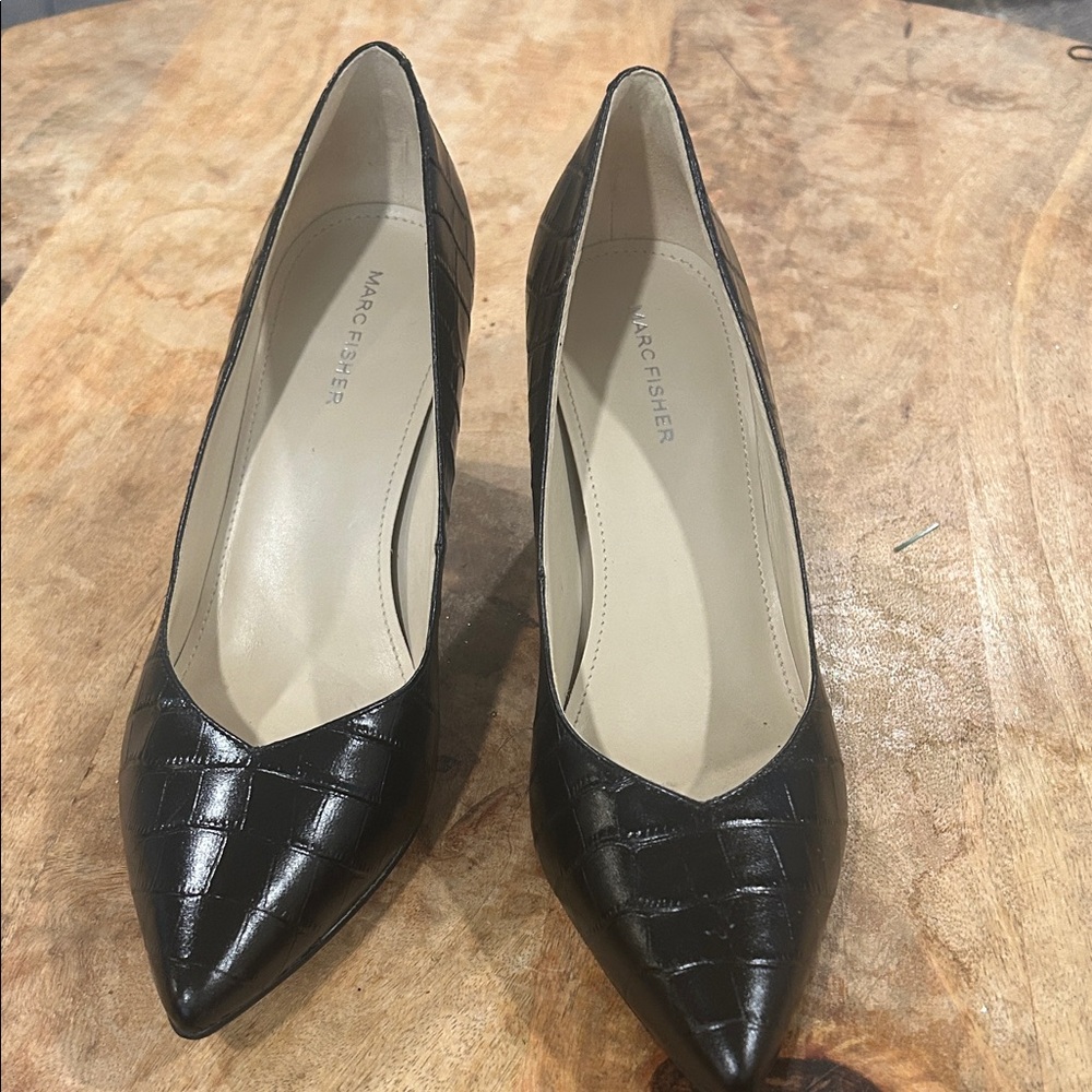 Marc Fisher Size 10💕Black Textured Heels